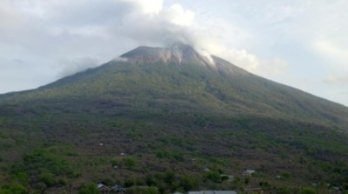 Gunung Ile Lewotolok Terjadi 327 Kali Erupsi