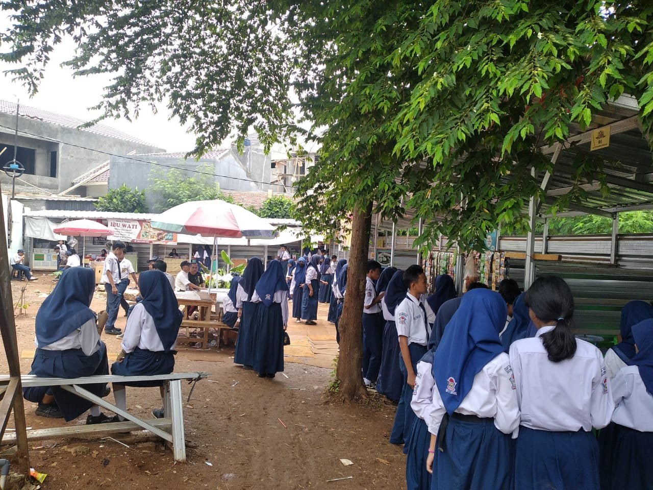 Wali Murid SMPN 18 Tangsel Terkejut Anaknya Diminta Bawa Conblok Perkara Fasilitas