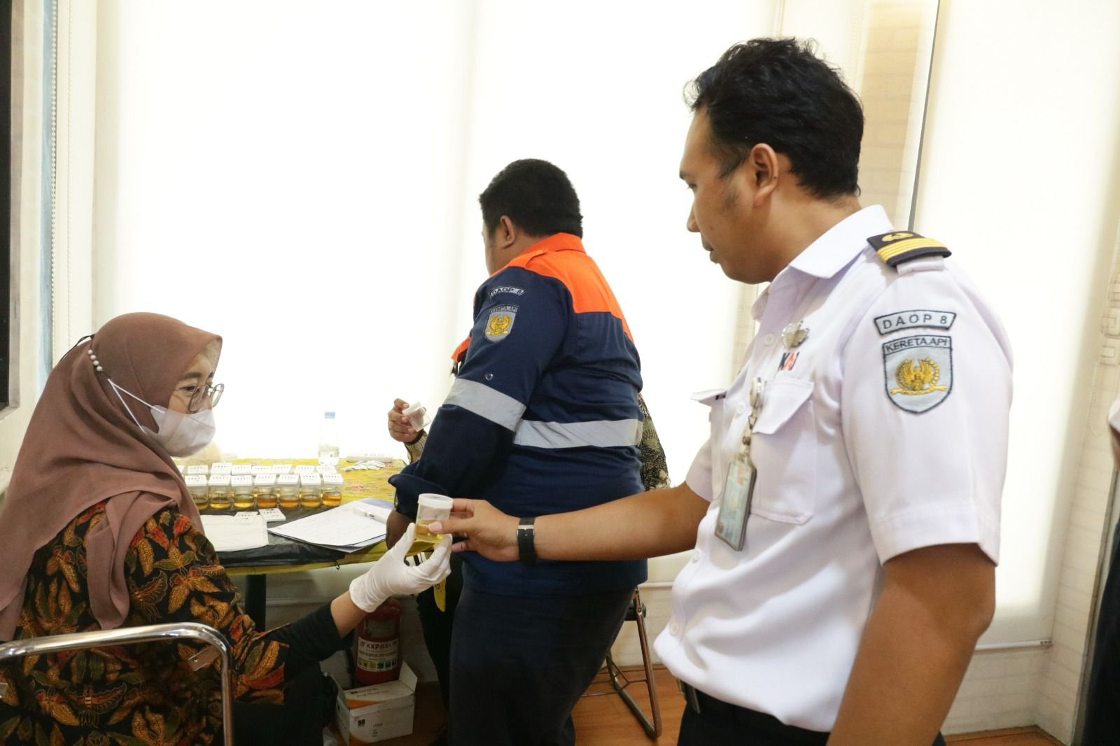Pastikan Pegawai KAI Daop 8 Aman Narkoba BNN Tes Acak