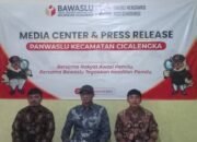 Sebanyak 403 Pengawas TPS Dilantik dan Ikuti Bimtek Pengawas TPS Kecamatan Cicalengka