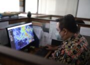 BMKG Imbau Warga Waspada Bencana Hidrometeorologi, Bandung Masih Diguyur Hujan Disertai Angin Kencang