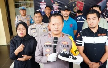 Polresta Bandung Tangkap Dua Tersangka Penjual Sepatu Converse Palsu