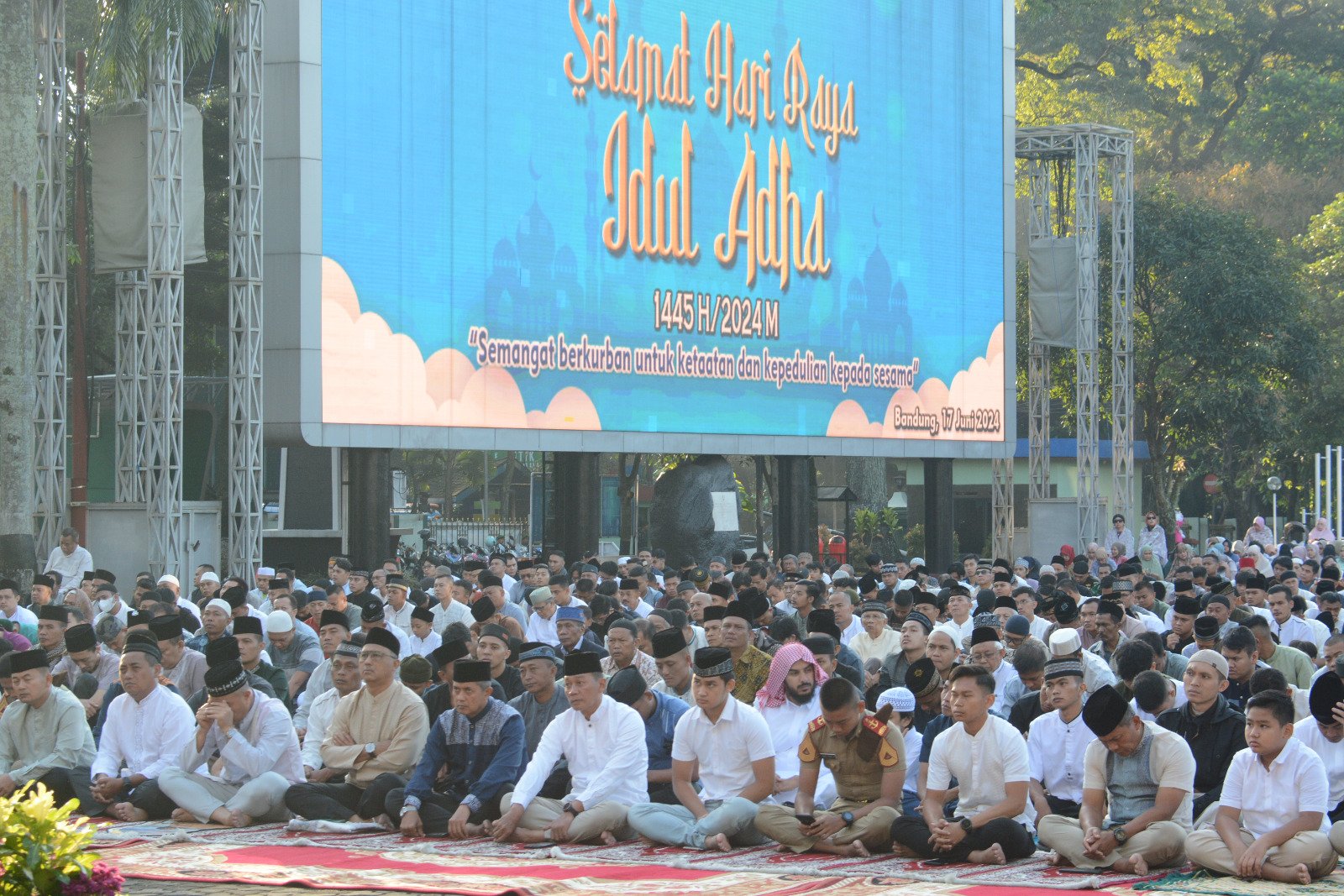 Pangdam III/Siliwangi Ikuti Shalat Idul Adha 1445 H dan Penyembelihan Hewan Kurban di Makodam III/Siliwangi