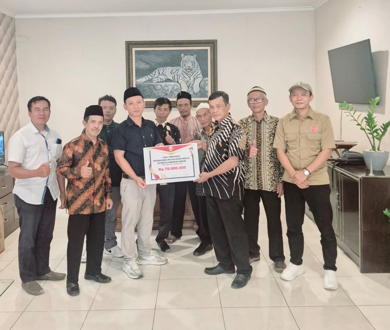 Pengusaha Muda H. Ade Wahyudin Gelar Khitanan Masal dan Santunan Sosial di Pasir Jati Bandung