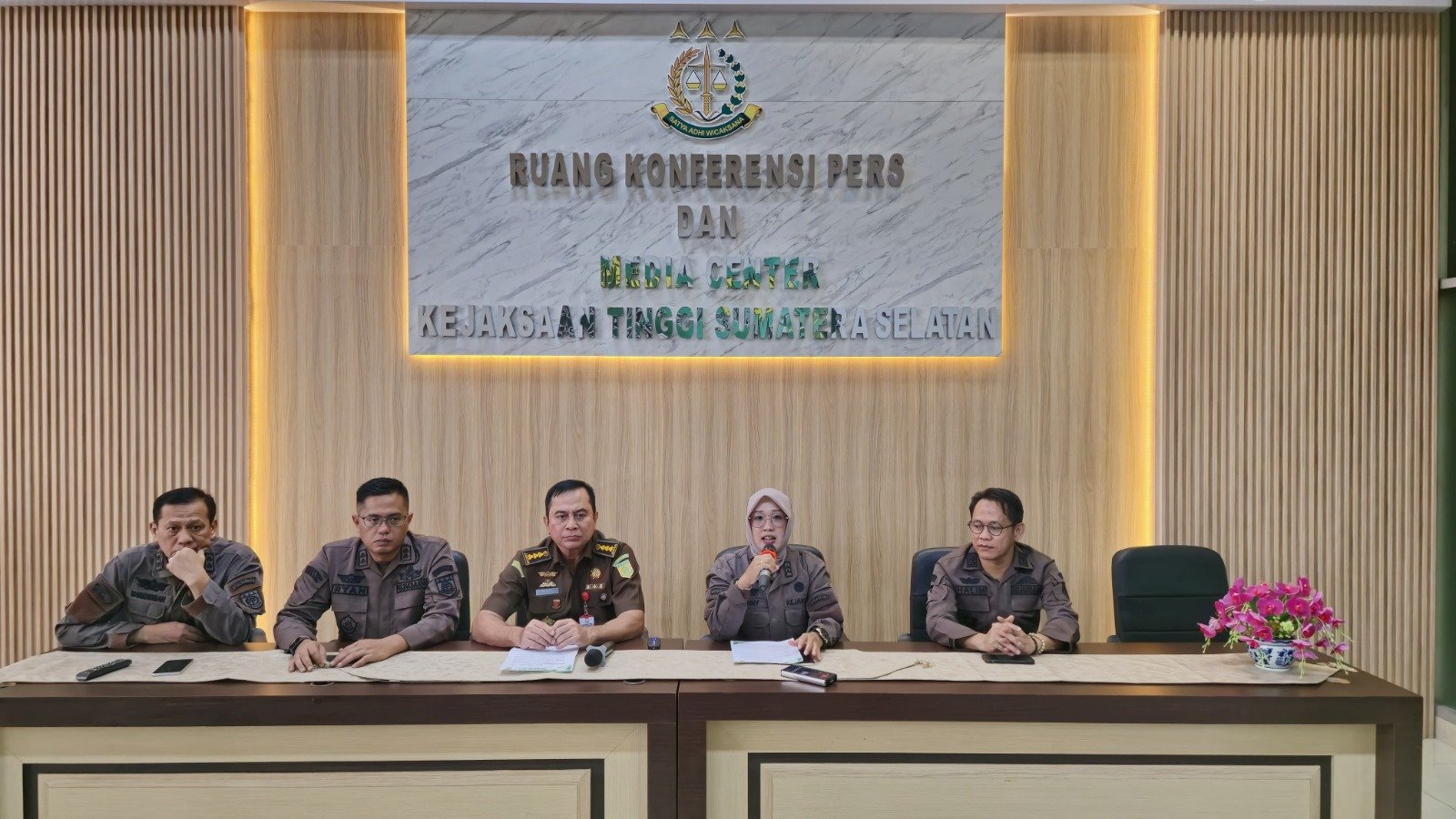 Tiga Tersangka Suap Proyek PUPR Banyuasin Resmi Diserahkan ke Kejaksaan Negeri Banyuasin