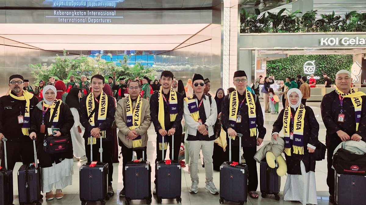 Dirut PT. Sinar Horizon H. Ade Wahyudin Berangkatkan Karyawan Umrah Sebagai Wujud Syukur